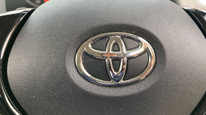 Toyota Aygo 1.0 VVT-i X-Play 5dr x-shift Petrol Hatchback